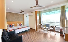 Via Hari Nagar Ashram